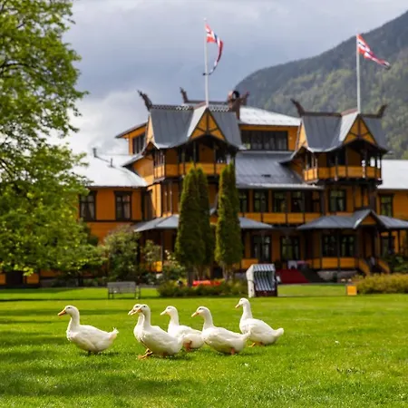 Dalen Hotel דאלן